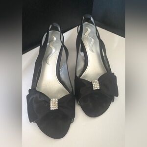 Nina Slingback Sandals Size 9M Peep Toe Bow Accent Rhinestones Heels Black